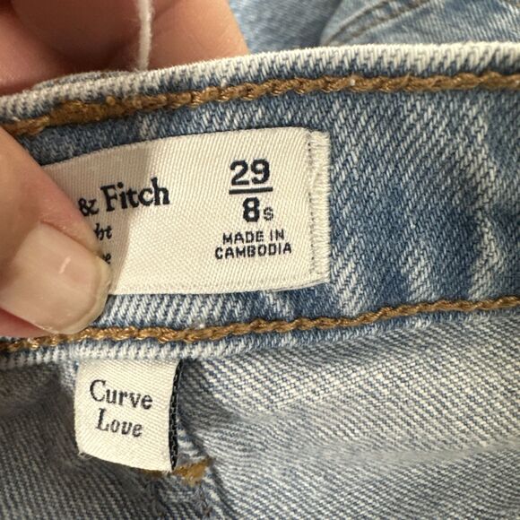 Abercrombie & Fitch Curve Love High Rise 90s Relaxed Jeans Size 29/8 Light Wash - Picture 7 of 9